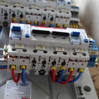 Montage DIY du panneau électrique: les principales étapes des travaux électriques