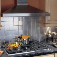 La distance entre la cuisinière à gaz et la hotte: les règles et règlements pour l'installation de l'appareil