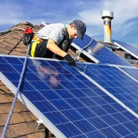 Schéma de raccordement des panneaux solaires: au contrôleur, à la batterie et aux installations desservies