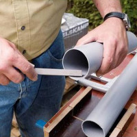 DIY gouttières de toit: instructions pour l'auto-fabrication d'un système de drainage
