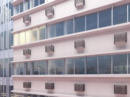 Paniers pour climatiseurs sur la façade du bâtiment